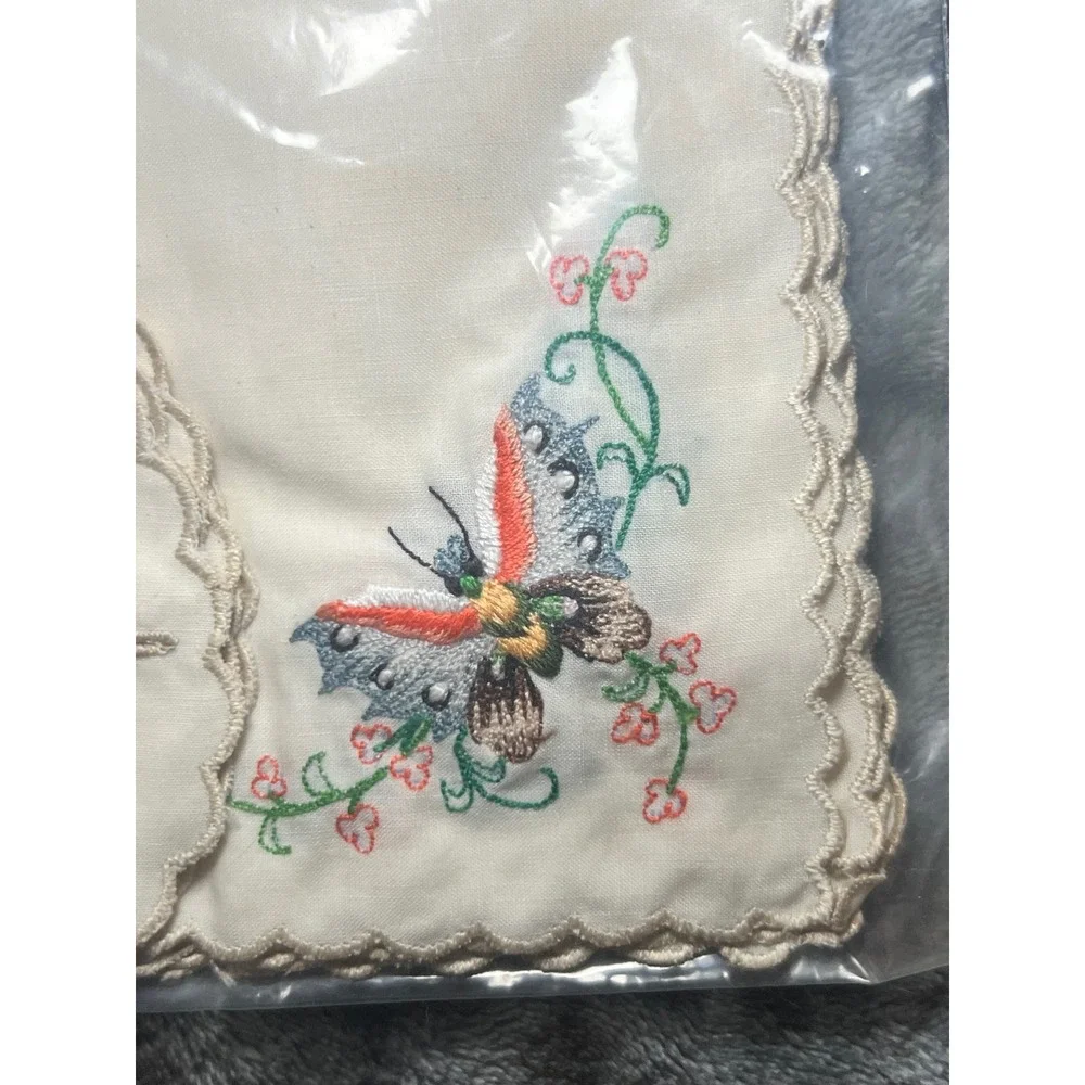 Vintage Peacock Embroidered Napkins Butterflies Set 6 & wine‎ 8x8 Scalloped NOS